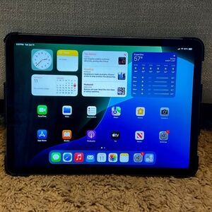 IPad Air 4th GEN. 64 GB IOS version 18.1.1 Cellular + WiFi. 10.9” display
